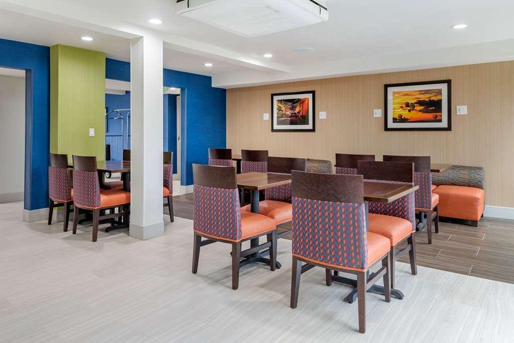 Comfort Inn & Suites Tigard Near Washington Square Restoran foto